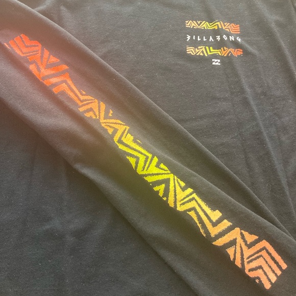 Like New Billabong Surf Long Sleeve - Picture 4 of 6